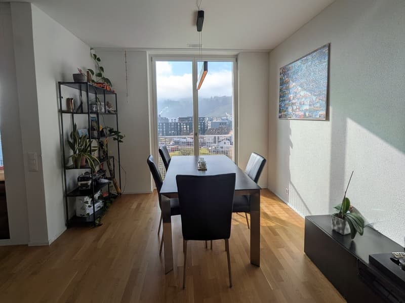 BEFRISTET: 01.09.2026 - 19.12.2026; Moderne möblierte 3.5-Zimmer-Wohnung mit Balkon und Bergsicht (5)