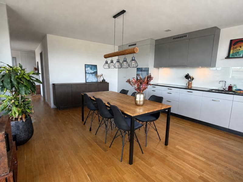 TEMPORARY: 21.08.2026 - 14.12.2026 / Stylish 3.5-room apartment with loggia and mountain view in Cham (8)