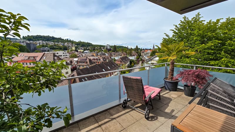 BEFRISTET: 01.12 - 31.03.27: Geräumige 4.5-Zimmer-Wohnung mit Balkon und schöner Aussicht in Luzern (1)