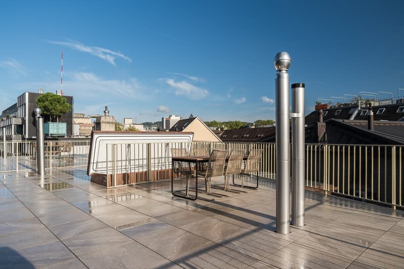 Möbliertes 2.5-Zimmer-Penthouse mit grosser Dachterrasse in Zürich (1)