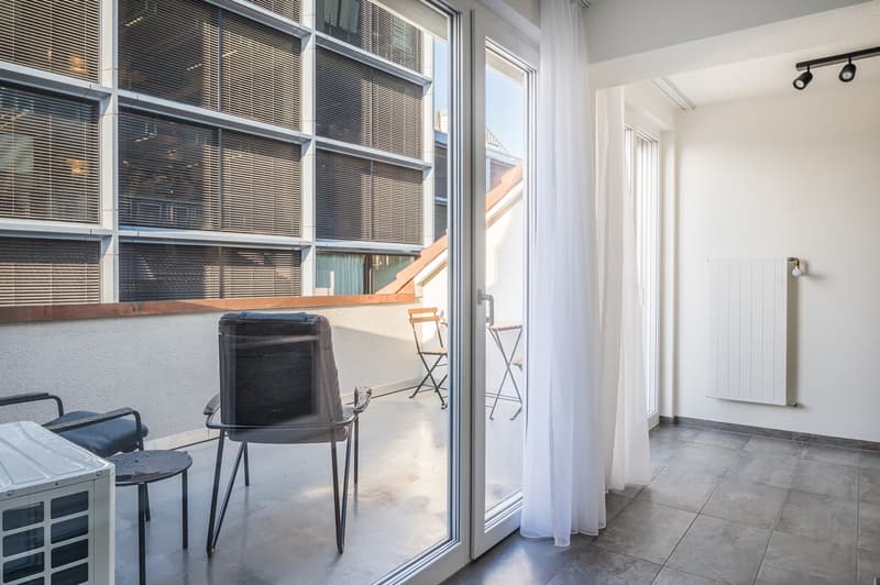 Möblierte 1.5-Zimmer-Attikawohnung mit Balkon im Herzen von Züric (5)