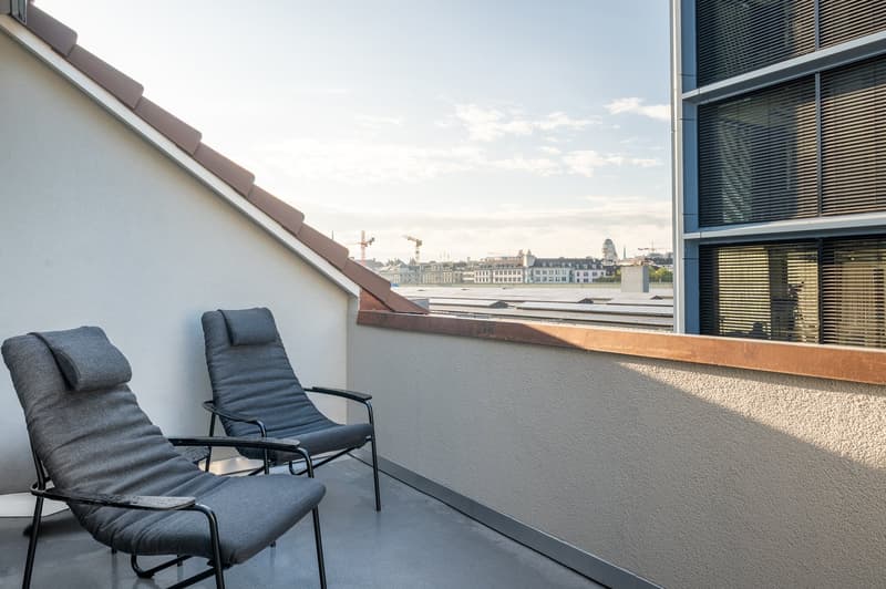 Möblierte 1.5-Zimmer-Attikawohnung mit Balkon im Herzen von Züric (7)