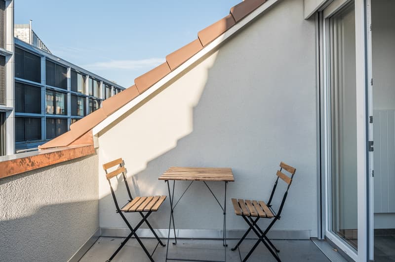 Möblierte 1.5-Zimmer-Attikawohnung mit Balkon im Herzen von Züric (6)
