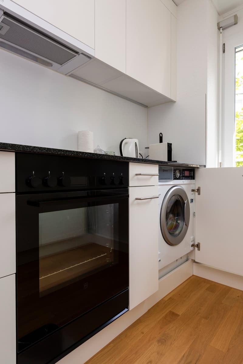 Möblierte 3.5-Zimmer-Wohnung mit Balkon an der Elisabethenstrasse, Zürich (8)