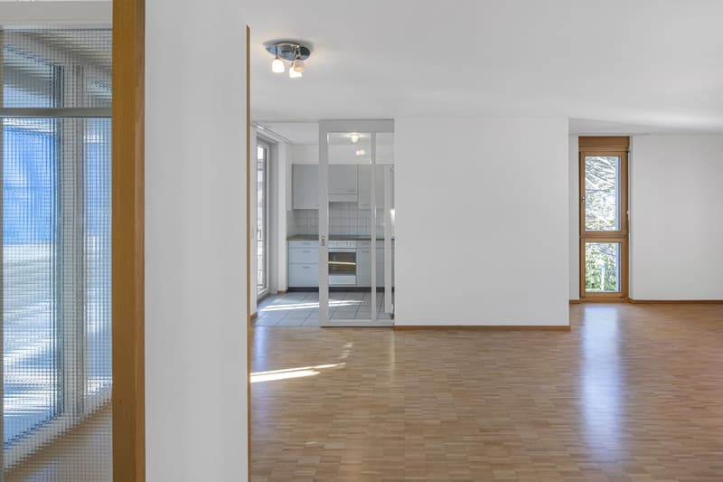 Bright 4.5-room apartment with balcony and beautiful view in Visp (3)