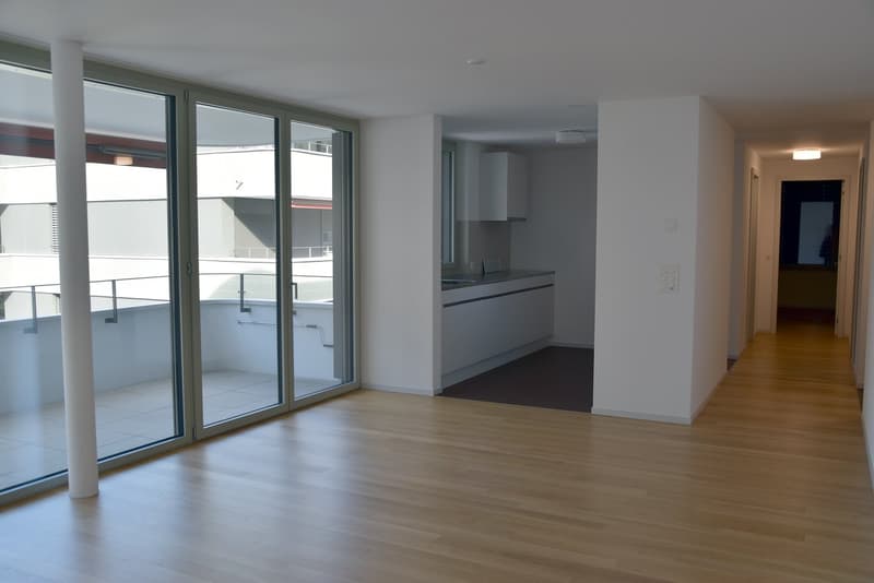 Moderne 3.5-Zimmerwohnung - 5 Min. von Lonza (4)