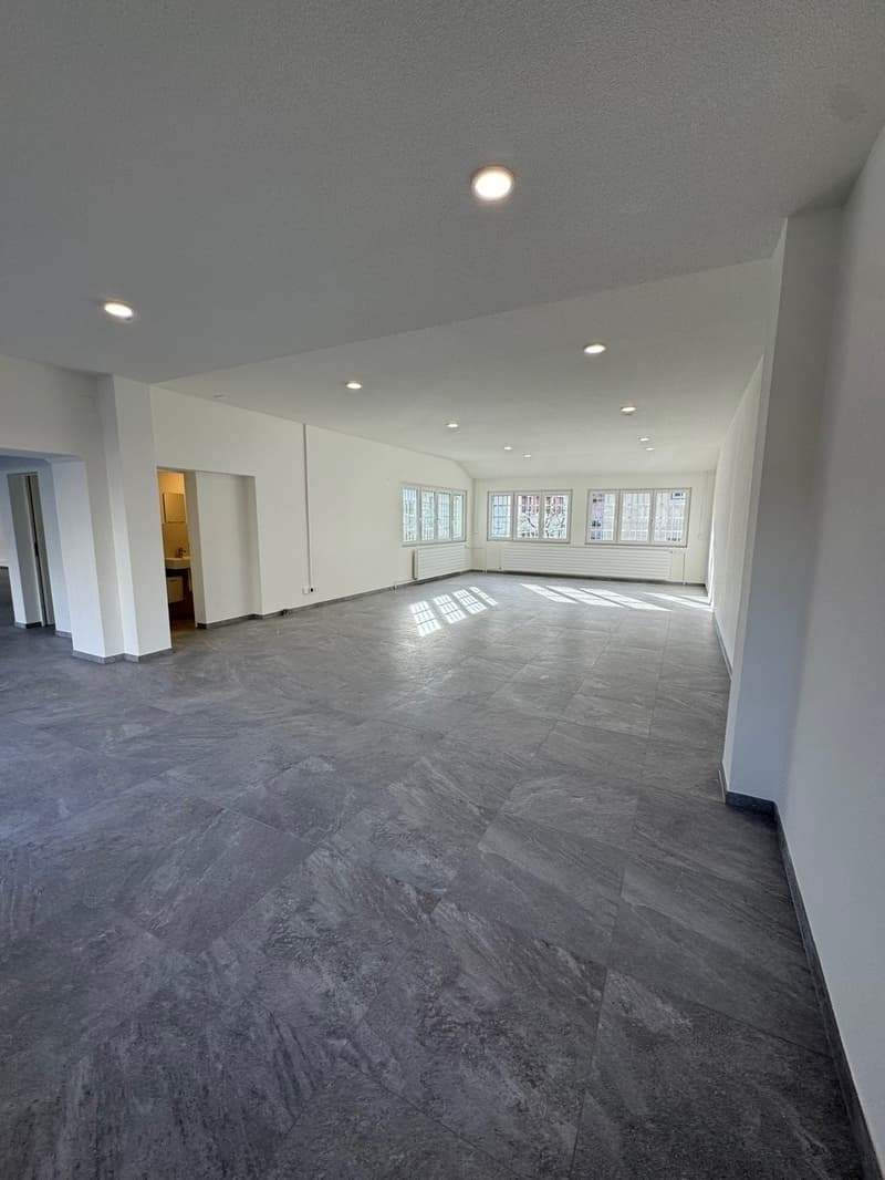 Gewerbefläche zu vermieten – ca 252 m² – Komplett renoviert im Jahr 2025 – Orpund (1)