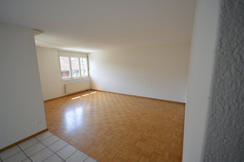 Appartement confortable de 2,5 pièces au rez-de-chaussée avec espace de jardin – disponible immédiatement ! (2)