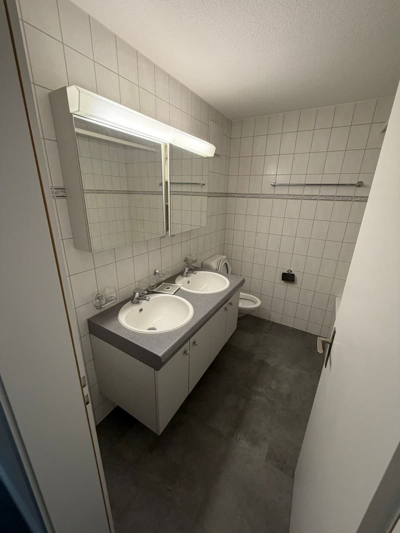 Bright 4-room apartment with garden seating and balcony (13)