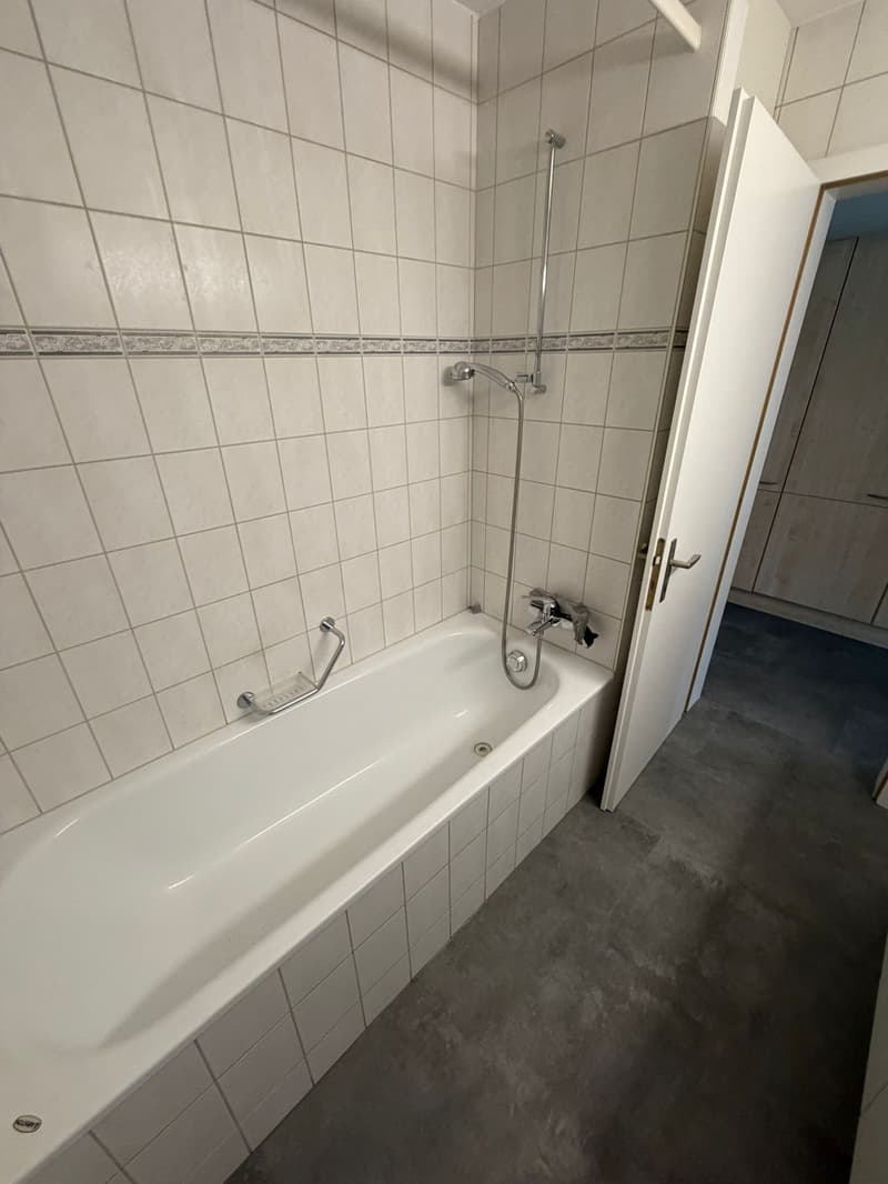 Bright 4-room apartment with garden seating and balcony (12)