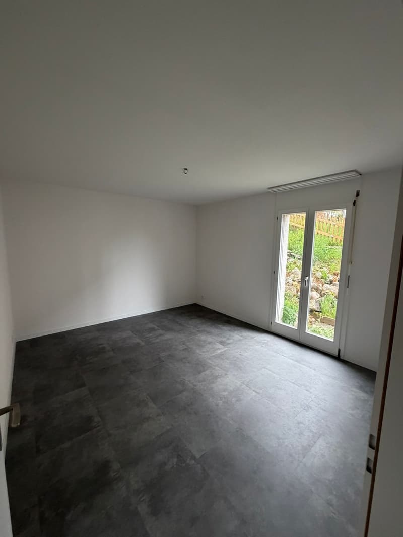 Bright 4-room apartment with garden seating and balcony (9)