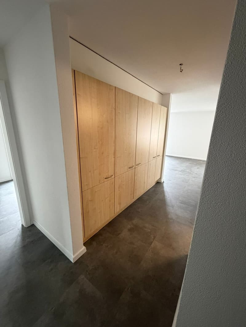 Bright 4-room apartment with garden seating and balcony (2)