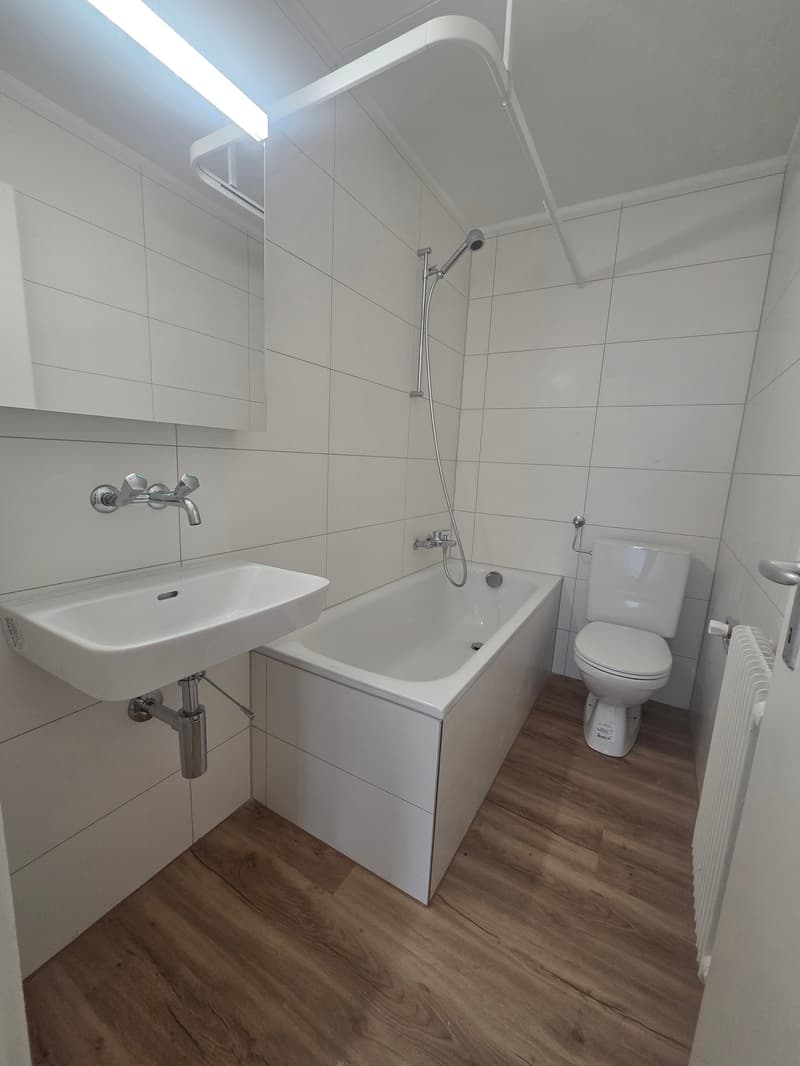 Appartement de 3 pièces entièrement rénové avec balcon et belle vue à Zollikofen (4)