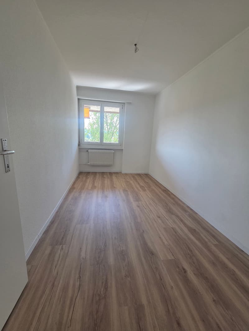 Appartement de 3 pièces entièrement rénové avec balcon et belle vue à Zollikofen (6)
