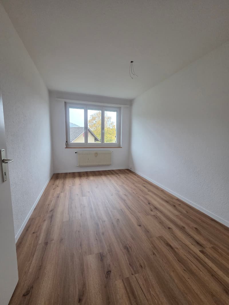 Gemütliche 3,5-Zimmer-Wohnung mit grossem Wohnzimmer – ab sofort verfügbar! (6)