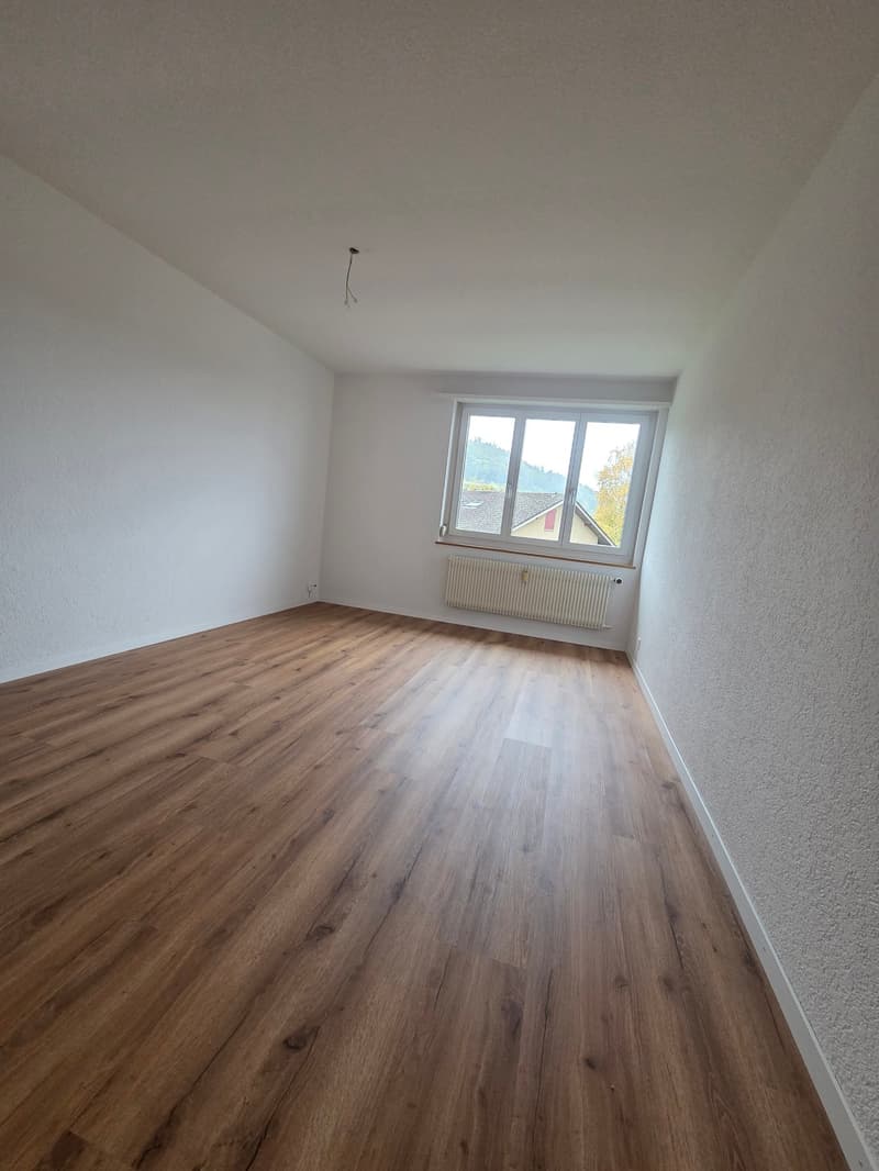 Gemütliche 3,5-Zimmer-Wohnung mit grossem Wohnzimmer – ab sofort verfügbar! (3)