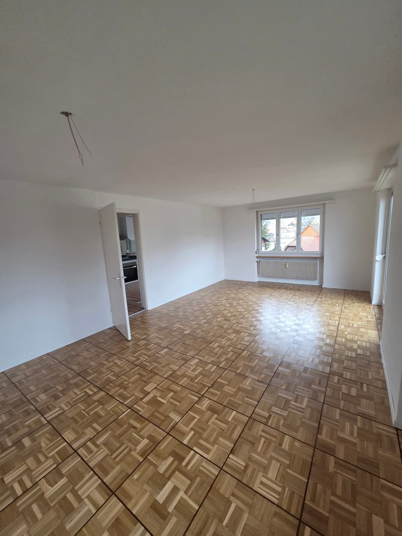 Gemütliche 3,5-Zimmer-Wohnung mit grossem Wohnzimmer – ab sofort verfügbar! (9)
