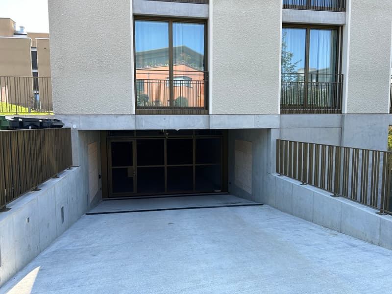 Einstellhallenplatz in Bolligen zu vermieten (2)