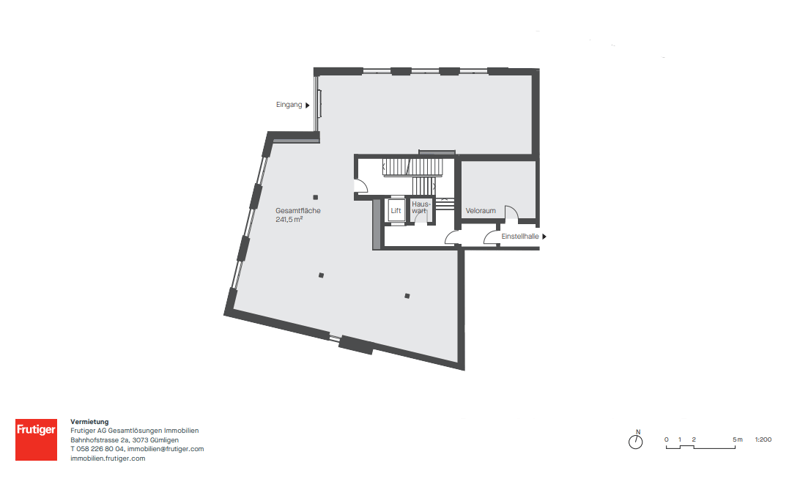 Entrance hall, living room, kitchen, 3 bedrooms, 2 bathrooms, storage room, lift