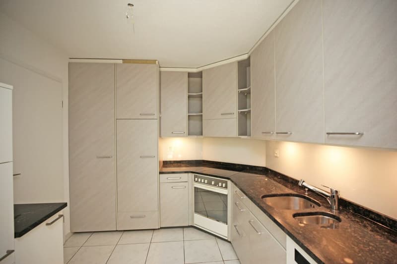 Ruhiges Wohnen neben dem Zentrum von  Urtenen-Schönbühl  4.5-Zimmer-Erdgeschosswohnung (3)