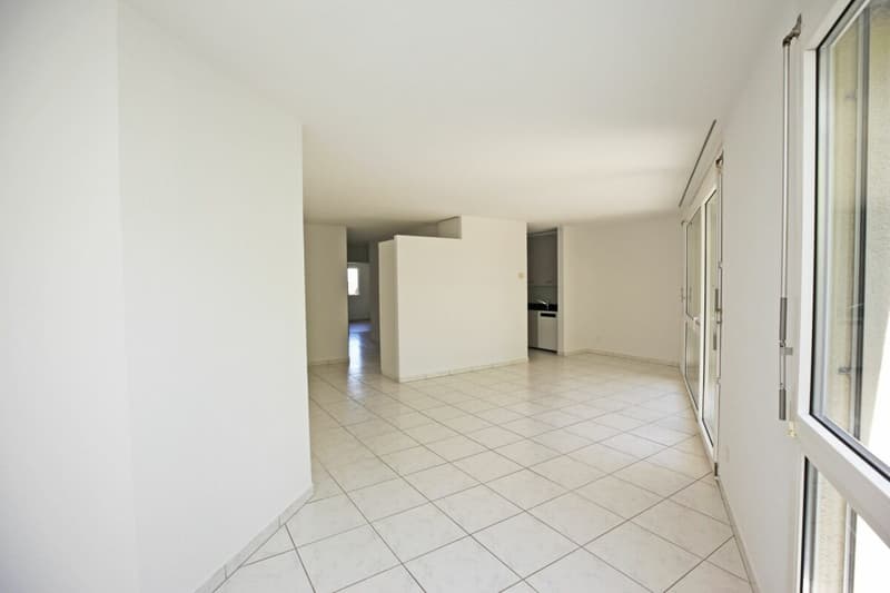 Ruhiges Wohnen neben dem Zentrum von  Urtenen-Schönbühl  4.5-Zimmer-Erdgeschosswohnung (5)
