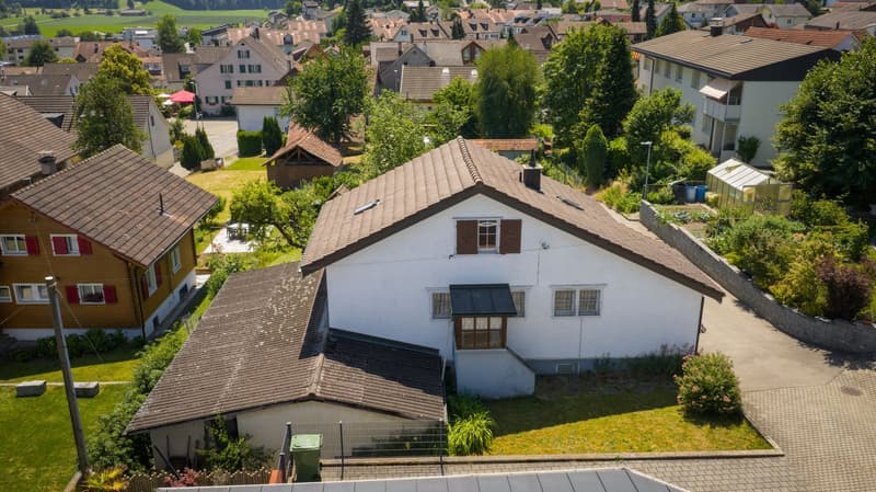 BAULANDPARZELLE MIT 6-ZIMMER-EINFAMILIENHAUS AN SONNIGER WOHNLAGE (1)