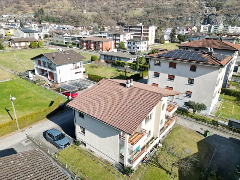 Villetta libera tre lati con terreno a Biasca (1)