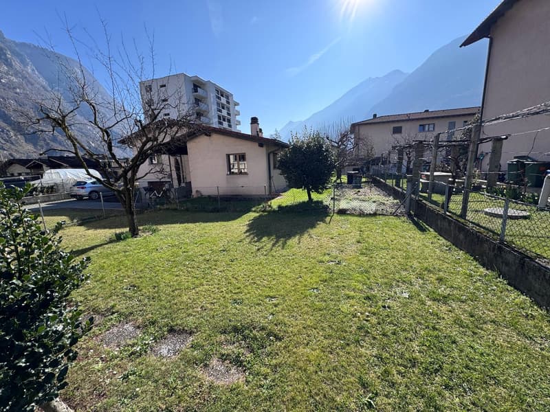 Villetta libera tre lati con terreno a Biasca (5)
