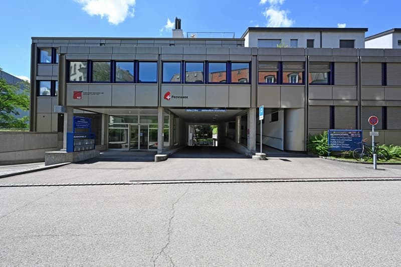 Aussenansicht und Eingang