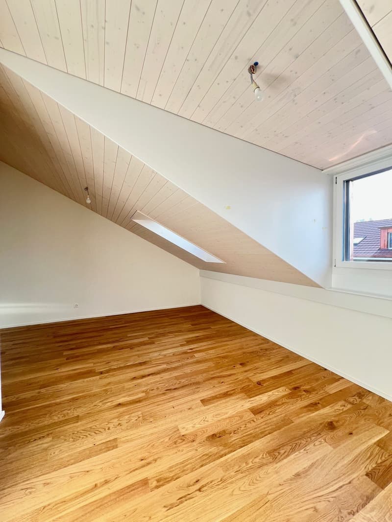 empty room, hardwood floors, white walls, wooden ceiling, windows
