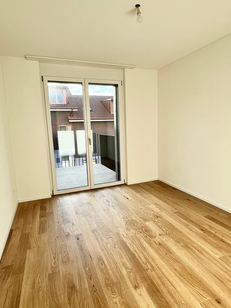 empty room, wooden floor, sliding doors to terrace, white walls