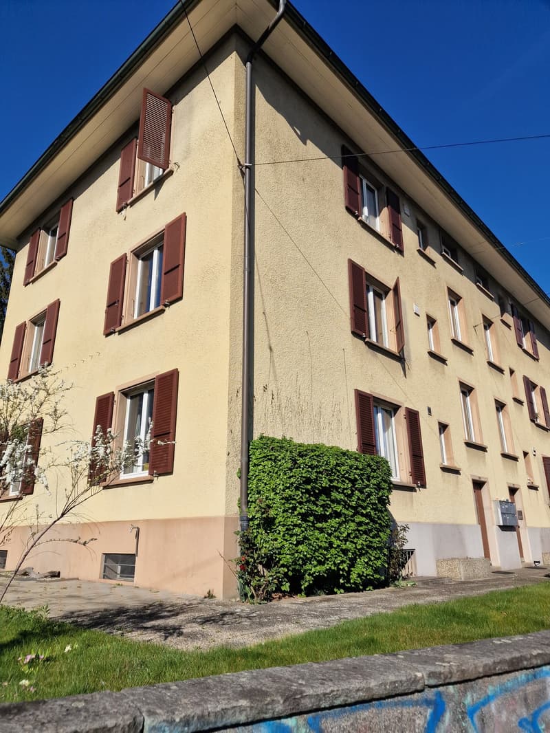 Appartement charmant 3 pièces avec balcon à Bern-Bümpliz (1)