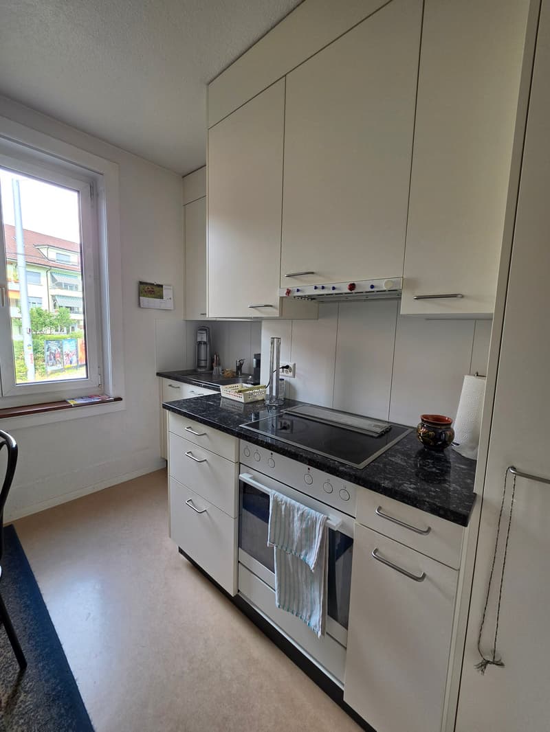 Appartement charmant 3 pièces avec balcon à Bern-Bümpliz (3)