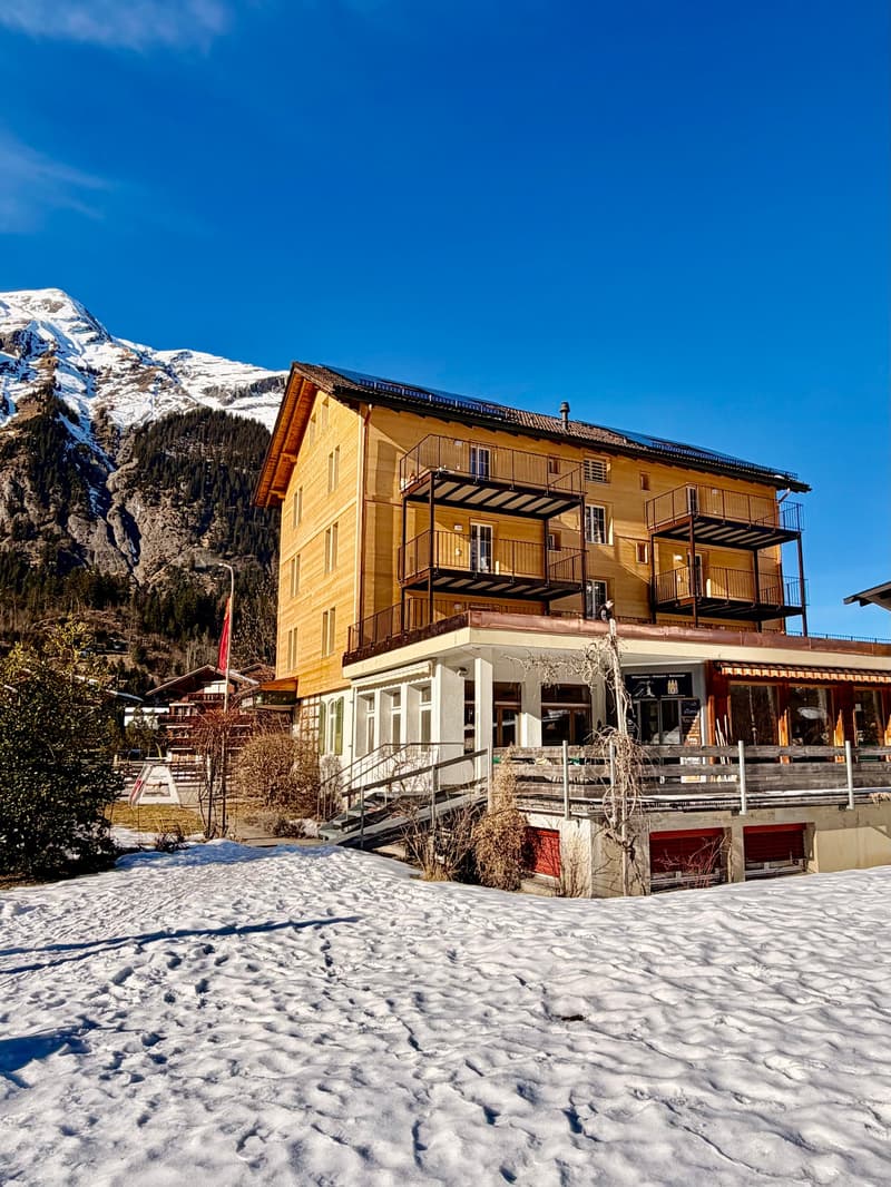 Charmante 3.5-Zimmer-Wohnung mit Balkon und herrlicher Aussicht in Kandersteg (2)
