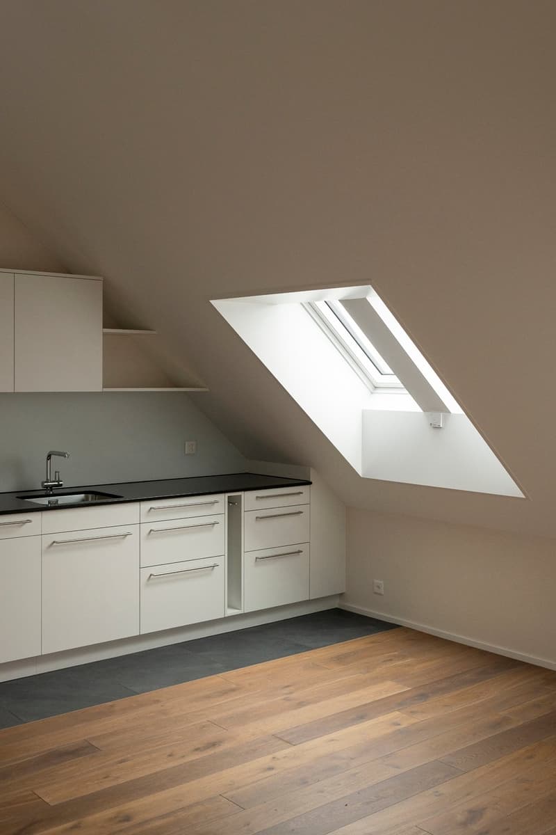 Helle 2.5-Zimmer-Dachwohnung mit Galerie beim Eigerplatz (2)