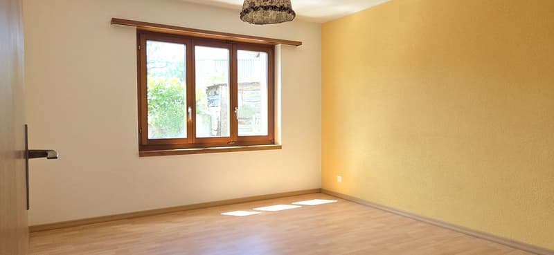 Charming 4.5-room apartment with garden and fireplace in Muhen (8)