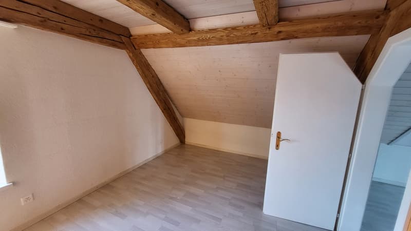 Geräumige 5.5-Zimmer-Dachwohnung mit Terrasse in Muhen (5)