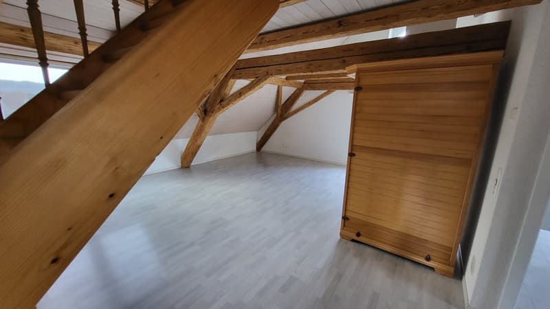 Geräumige 5.5-Zimmer-Dachwohnung mit Terrasse in Muhen (3)