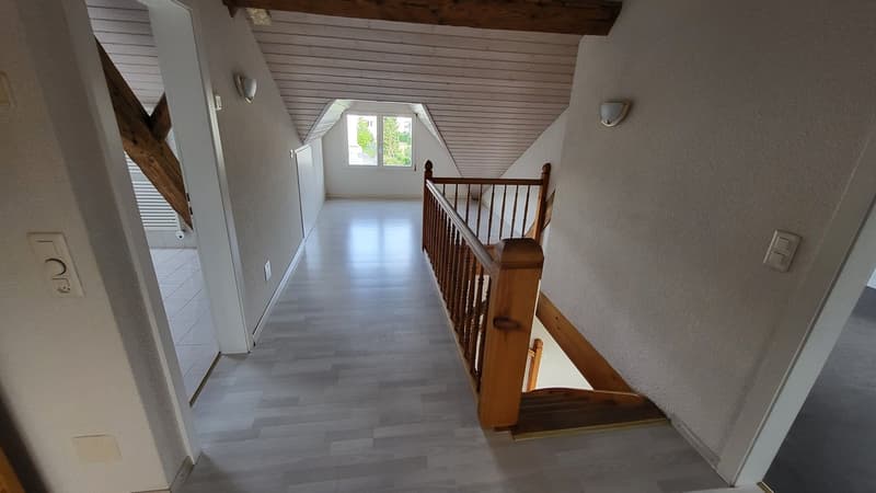 Geräumige 5.5-Zimmer-Dachwohnung mit Terrasse in Muhen (4)