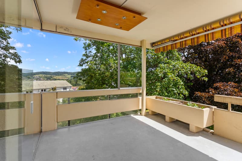 Grosser Balkon mit schöner Aussicht