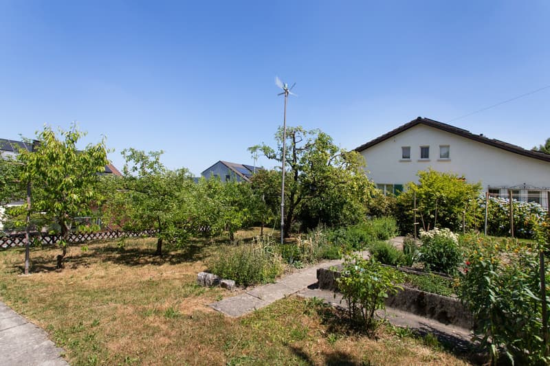 Wunderschöner, grosser Garten