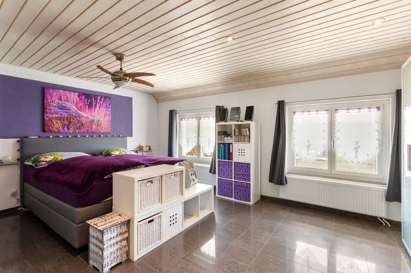 Geräumiges Schlafzimmer