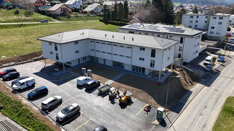 Outdoor or covered parking spaces (3)