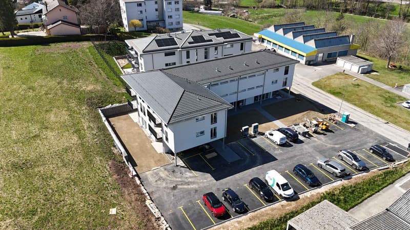 Outdoor or covered parking spaces (1)
