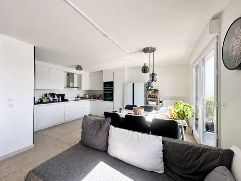 Large family apartment ? Cessy, close to border (2)