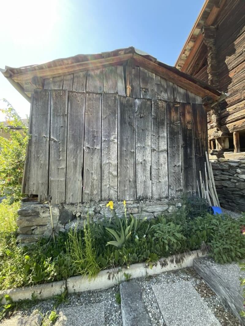Apartment and land for sale in the village of Vollèges (23)