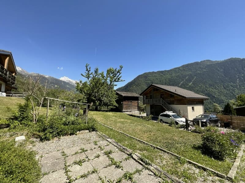 Apartment and land for sale in the village of Vollèges (25)