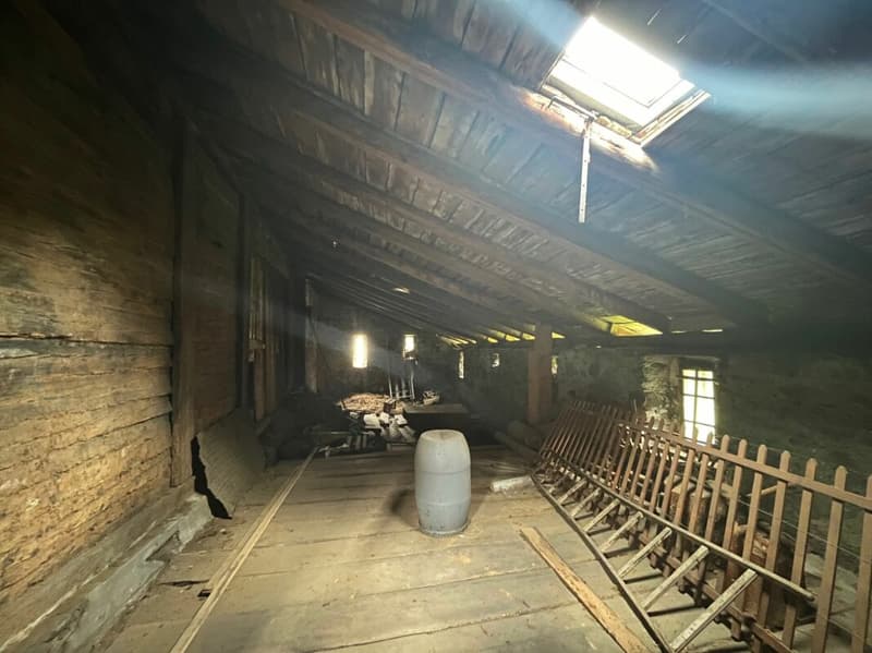 In the heart of the village of Orsières, house and barn to renovate with beautiful outdoor space (12)