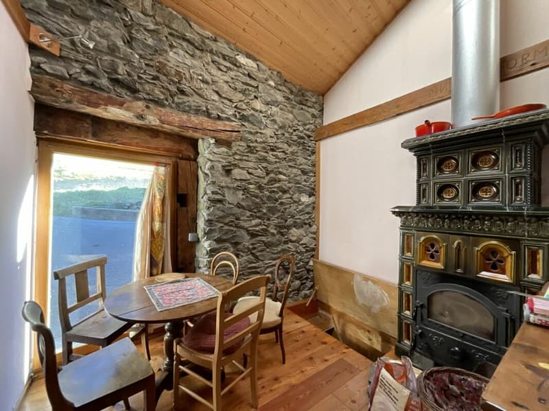 Maison à vendre au coeur du village de Bourg Saint Pierre (5)