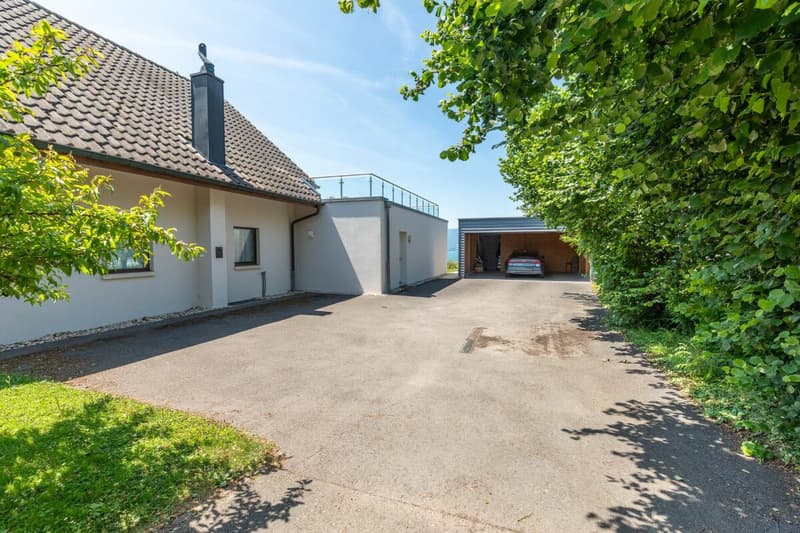 A dream view - spacious family villa facing Lake Neuchâtel (5)
